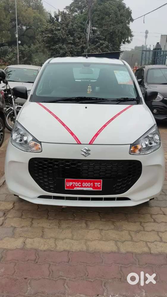 New Car Hain Sale Karni Hain Showroom Me Hi Khadi Hain