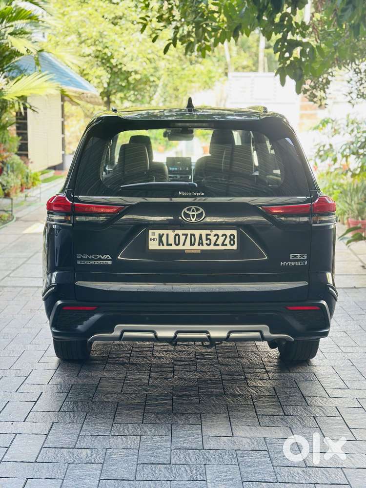 Toyota Innova Hycross 2.0 Zx (o) Hybrid 7 Str, 2023, Diesel