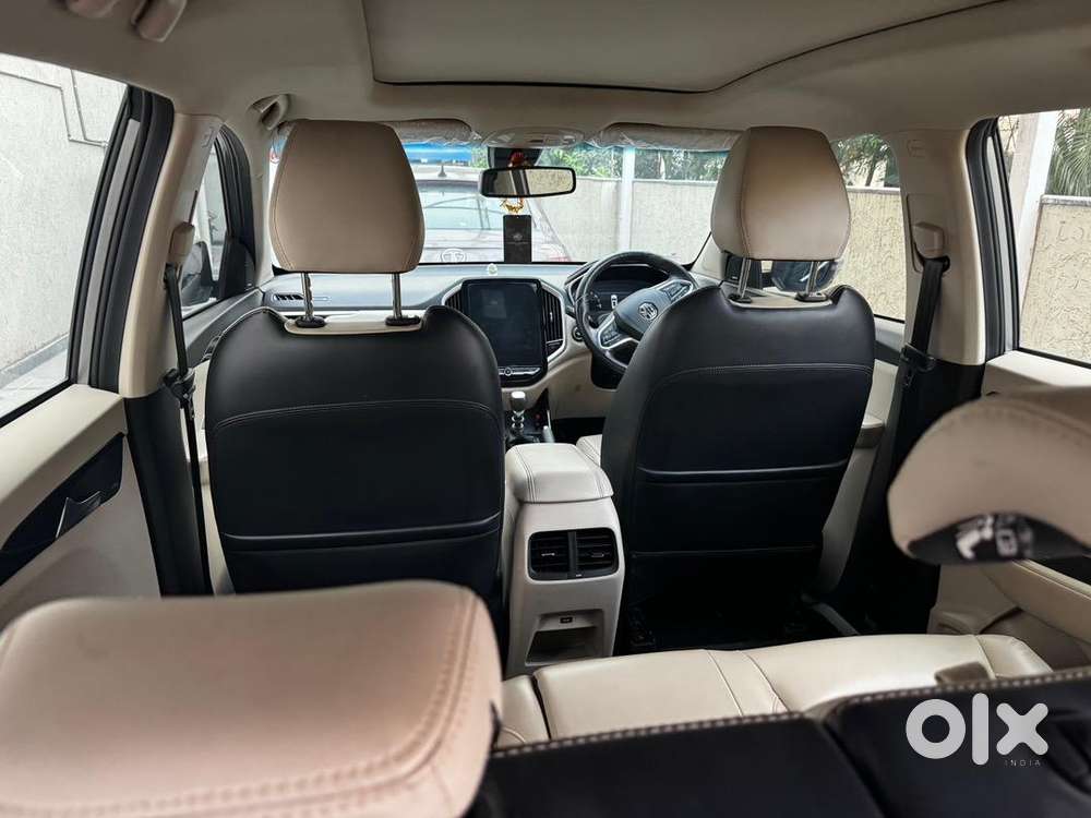 Mg Hector 1.5 Mt Hybrid Sharp – Aurora Silver