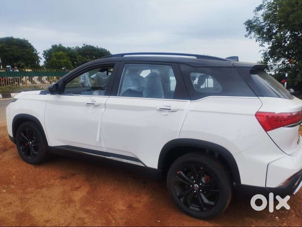 Mg Hector Plus 2025 Petrol 7800 Km Driven