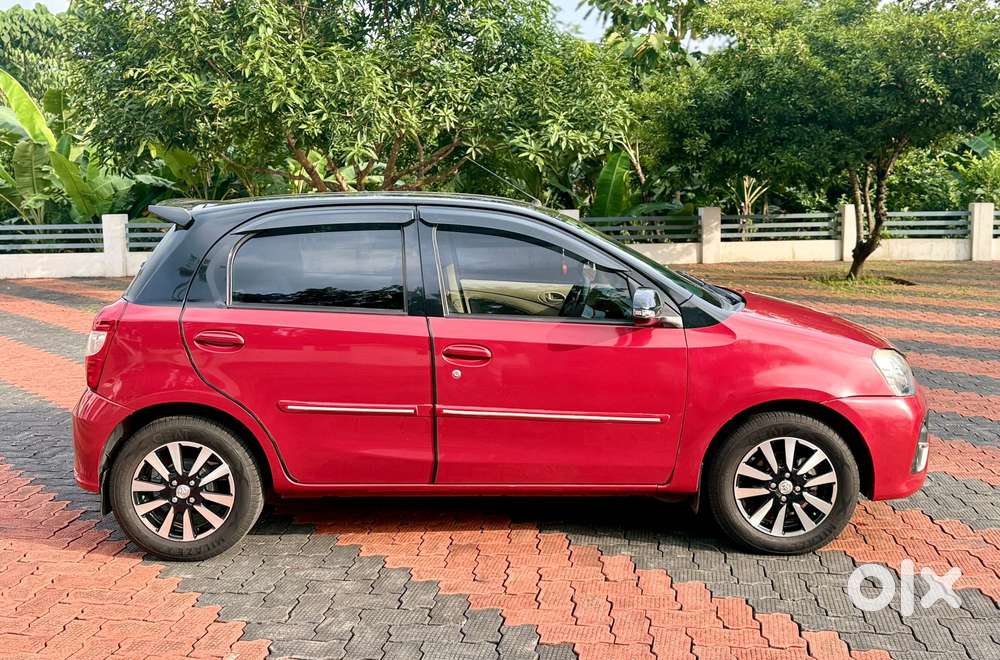 Toyota Etios Liva V Dual Tone, 2017, Petrol
