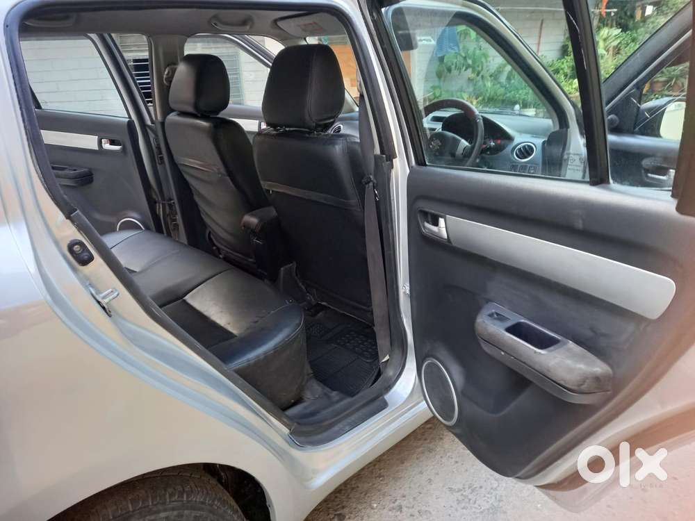 Maruti Suzuki Swift Vvt Zxi, 2010, Petrol