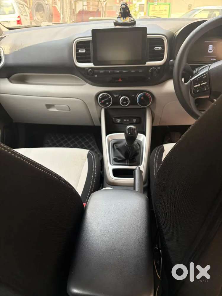 Hyundai Venue 2023 Petrol 40000 Km Driven