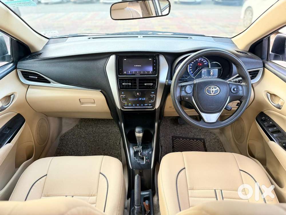 Toyota Yaris V Cvt, 2019, Petrol