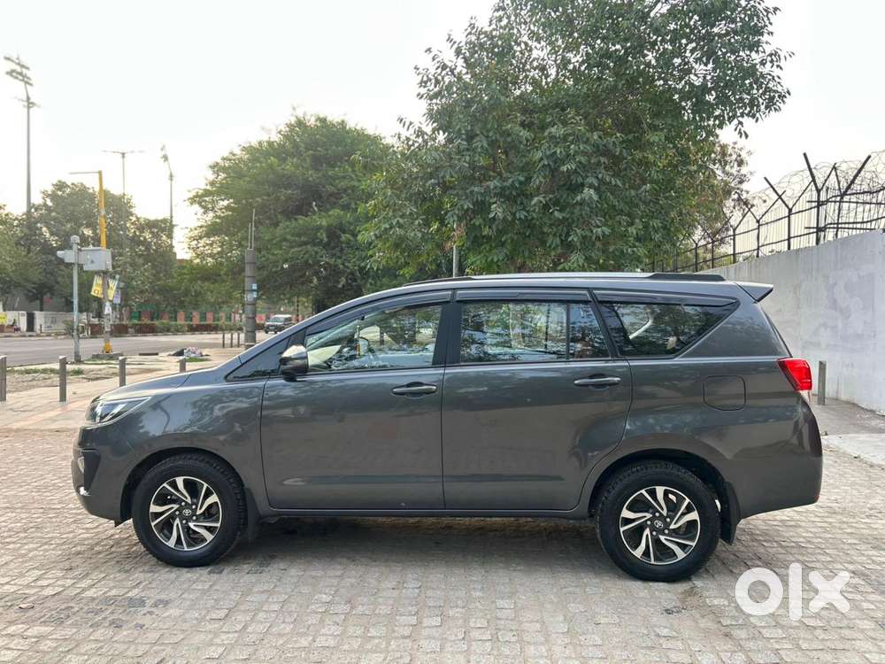 Toyota Innova Crysta 2.4 G Mt, 2022, Diesel