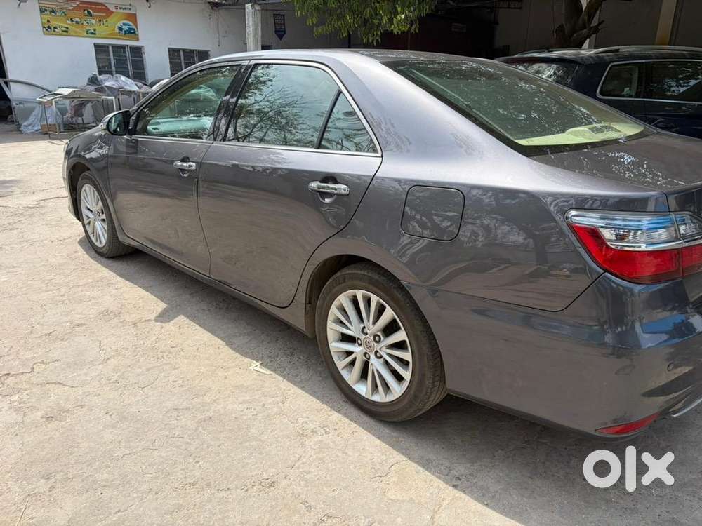 Immaculately Maintained Toyota Camry Hybrid