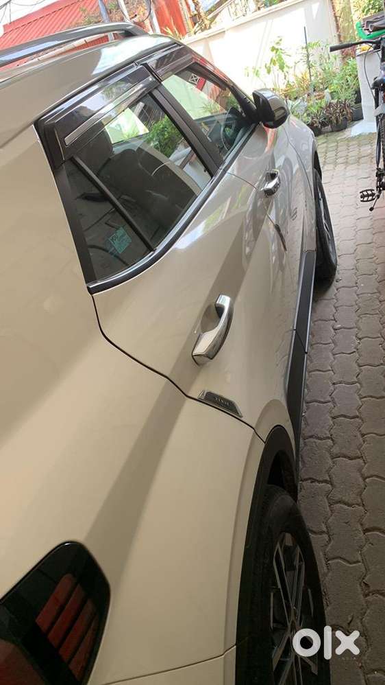 Hyundai Venue 2023 Petrol 11000 Km Driven