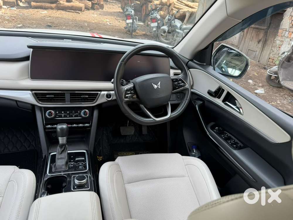 Mahindra Xuv700 2.2 Ax 7 Diesel At Str, 2024, Diesel