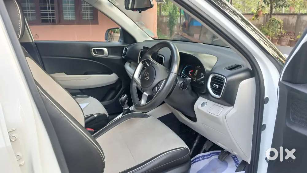 Hyundai Venue 2023 Diesel 22430 Km Driven