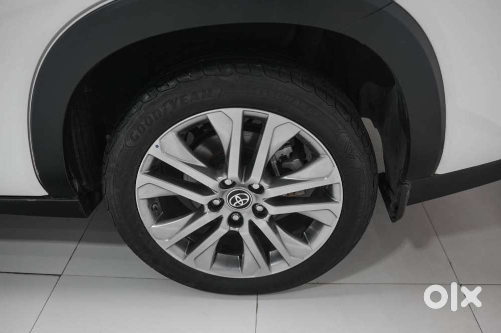 Toyota Innova Hycross 2.0 Zx Hybrid 7 Str, 2023, Petrol