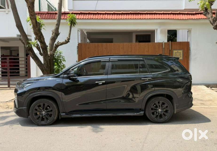 Toyota Innova Hycross 2.0 Zx (o) Hybrid 7 Str, 2025, Petrol