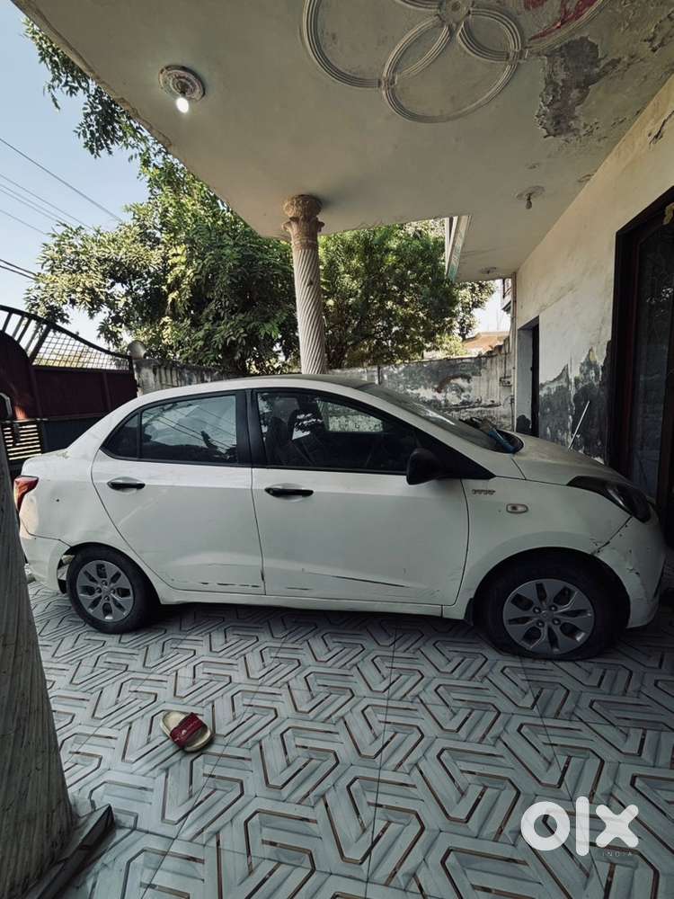 Hyundai Xcent Petrol 2016 Yellow Plate