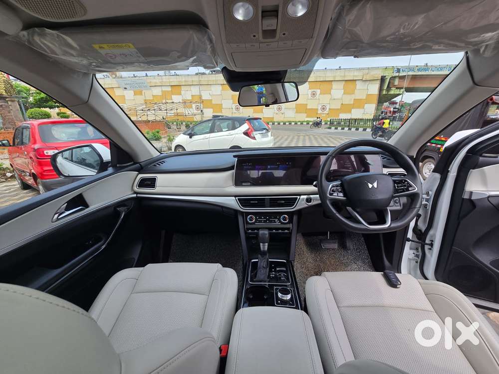 Mahindra Xuv700 2.2 Ax 7 Diesel At Luxury Pack Str Awd, 2023, Diesel