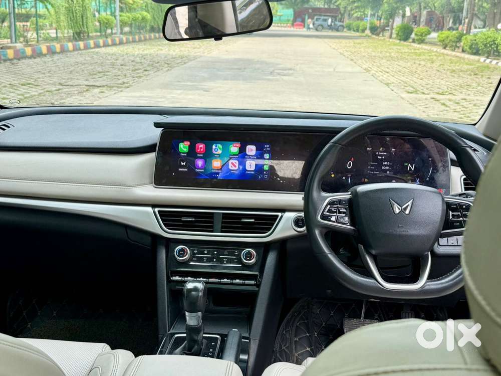Mahindra Xuv700 2.0 Ax 7 Petrol At Str, 2022, Petrol