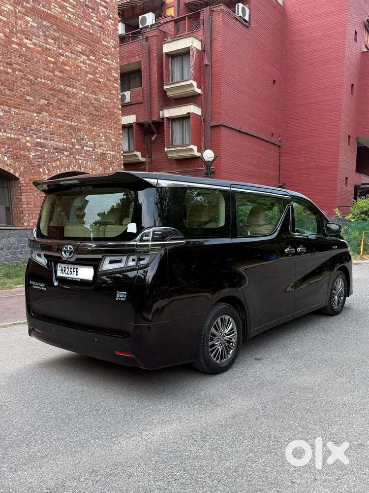 Toyota Vellfire Vip – Executive Lounge, 2023, Cng & Hybrids