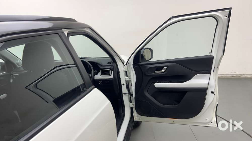 Tata Punch Creative Dual Tone Amt Sunroof, 2025, Petrol