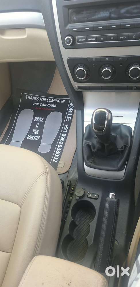 Skoda Laura 1.8 Tsi Ambiente, 2011, Petrol
