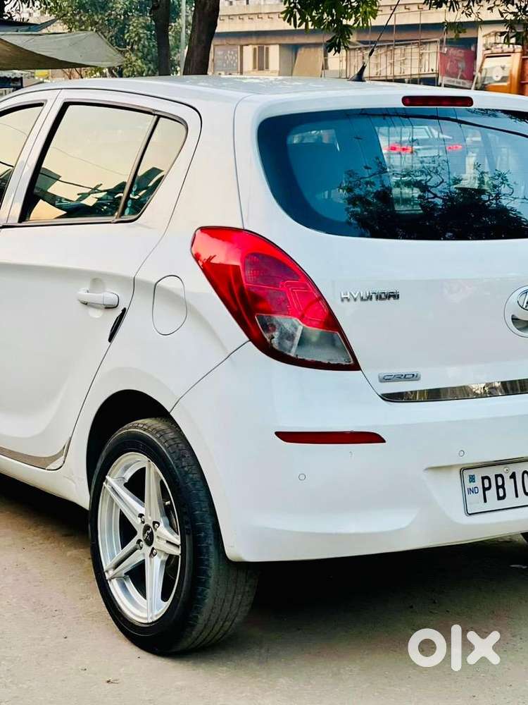Hyundai I20 2014 Diesel Sportz White Colour