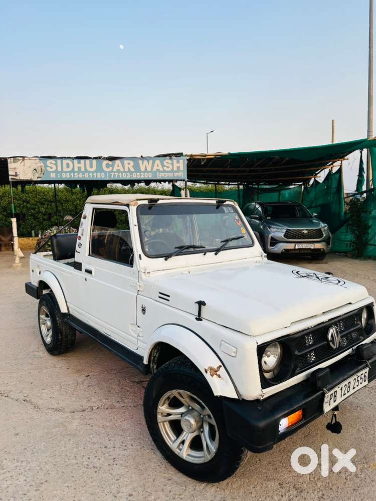 Jypsy Car Passing Wali Car A
