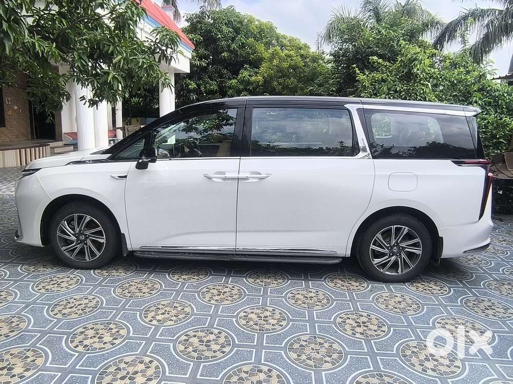 Mg M9 Ev 2026 Electric 5100 Km Driven