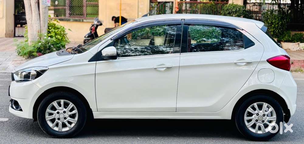 Tata Tiago 1.2 Revotron Xza, 2018, Petrol