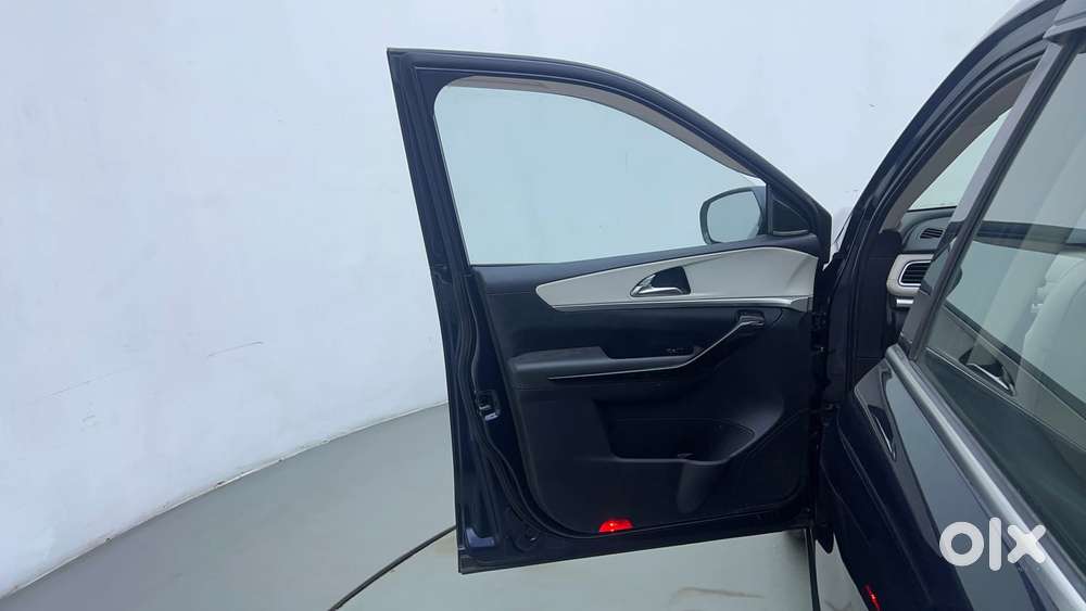 Mahindra Xuv700 2.0 Ax 7 Petrol At Luxury Pack Str, 2021, Petrol