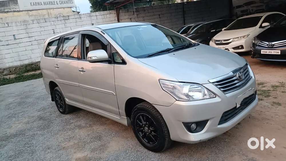 Toyota Innova 2.5 V Diesel Model 2013