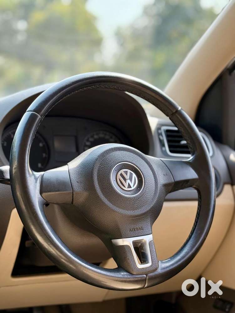 Volkswagen Vento 2010-2013 Petrol Highline, 2011, Petrol
