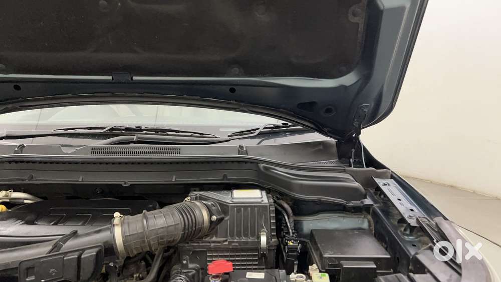 Mahindra Xuv300 1.2 W8 (o) Amt Petrol, 2022, Petrol