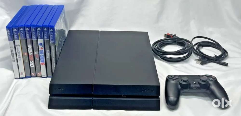 Sony PlayStation 4 500GB Console Bundle Black CUH 1215A 8 Games