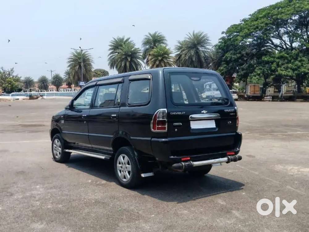Chevrolet Tavera Neo 3