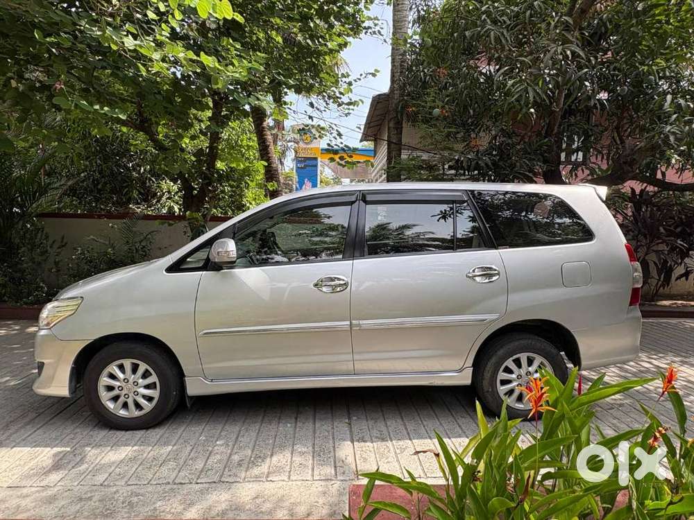 Toyota Innova 2.5 V Diesel  2013  7 Seater  Well Maintained  Kl Re