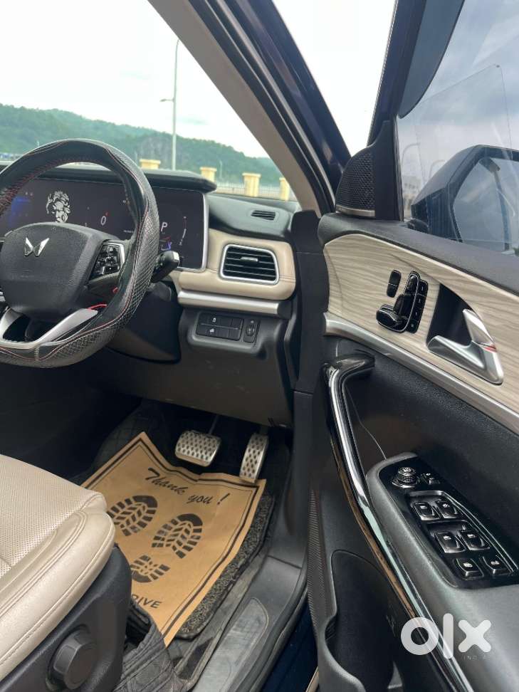 Mahindra Xuv700 2.0 Ax 7 Petrol At Luxury Pack Str, 2021, Petrol