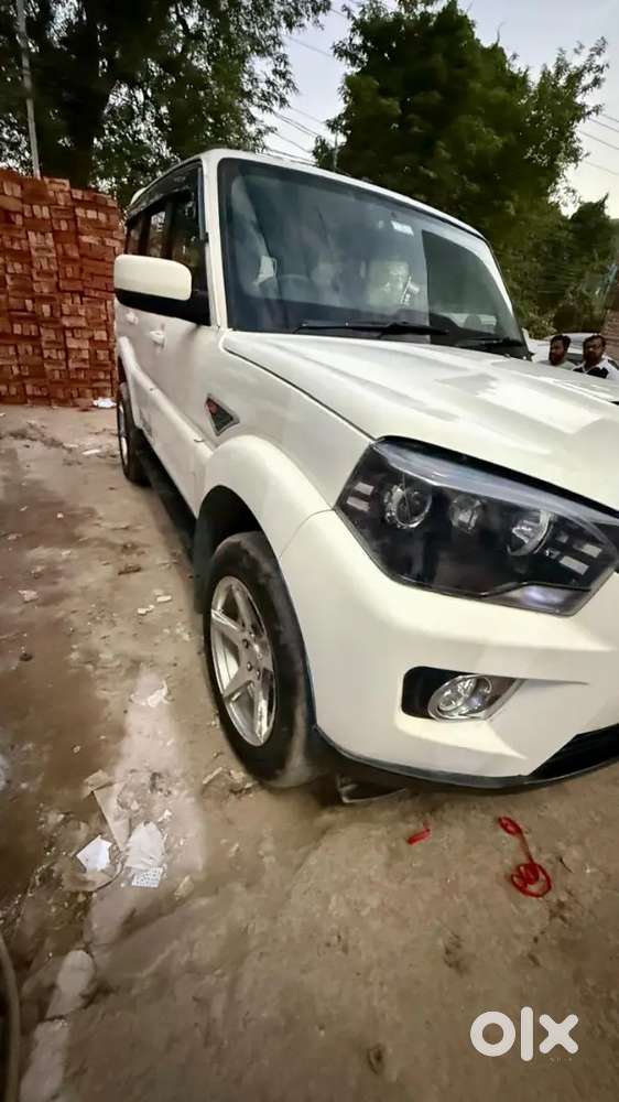 Mahindra Scorpio S6 Plus Hybrid 2017
