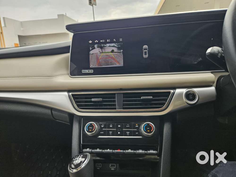 Mahindra Xuv700 2.2 Ax 7 Diesel Mt Luxury Pack Str, 2025, Diesel