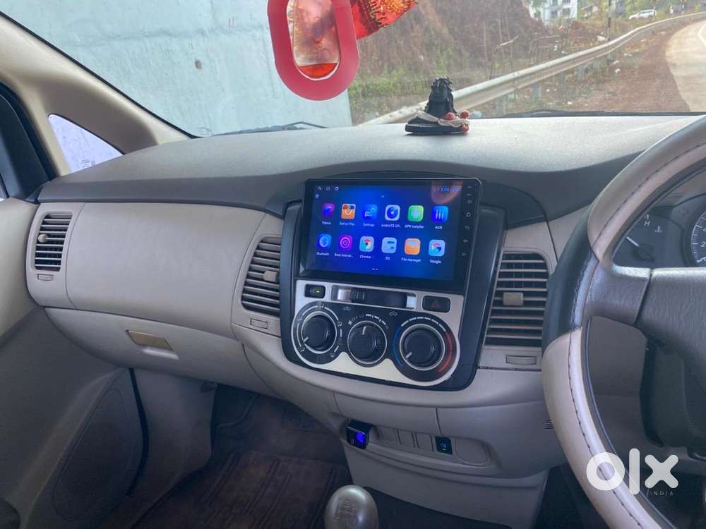 Toyota Innova 2012