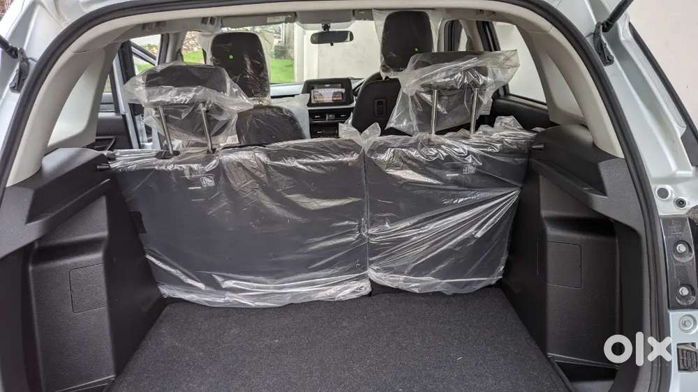 Almost New Maruti Brezza Vxi 2025 Petrol &ndash; Prime Splendid Silver