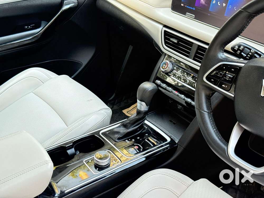 Mahindra Xuv700 Ax7 Luxury Pack Awd, 2023, Petrol