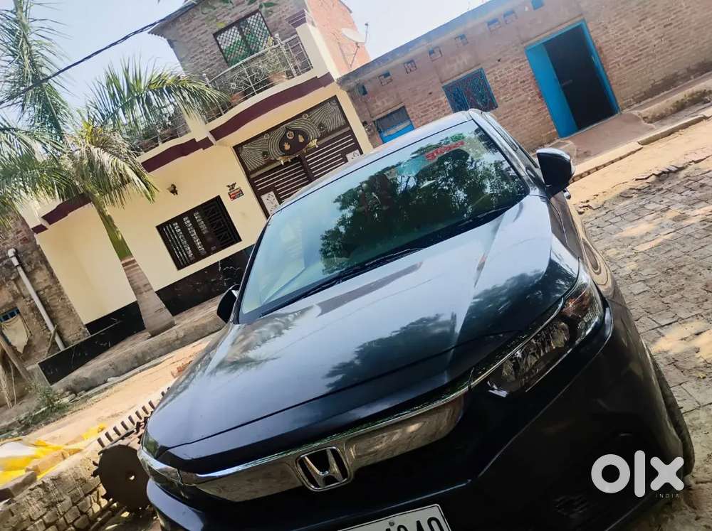 Car Chalane Wala Koi Nhi Hai. Isiliy Sell Kr Rahe Hai