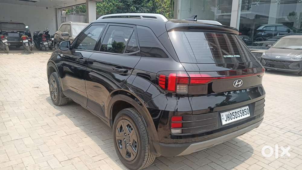 Hyundai Venue Petrol 2024