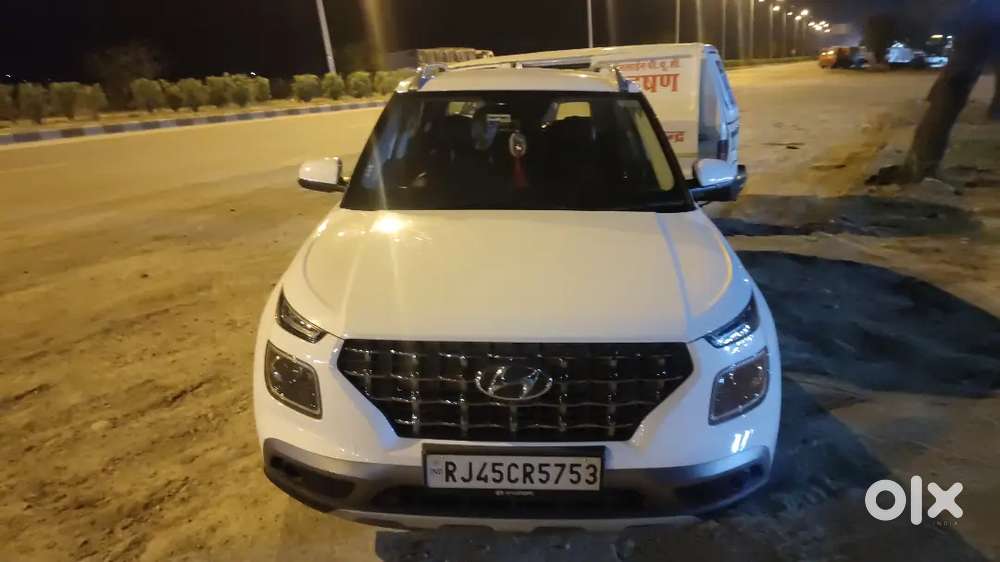 Hyundai Venue 2022 Petrol 25000 Km Driven