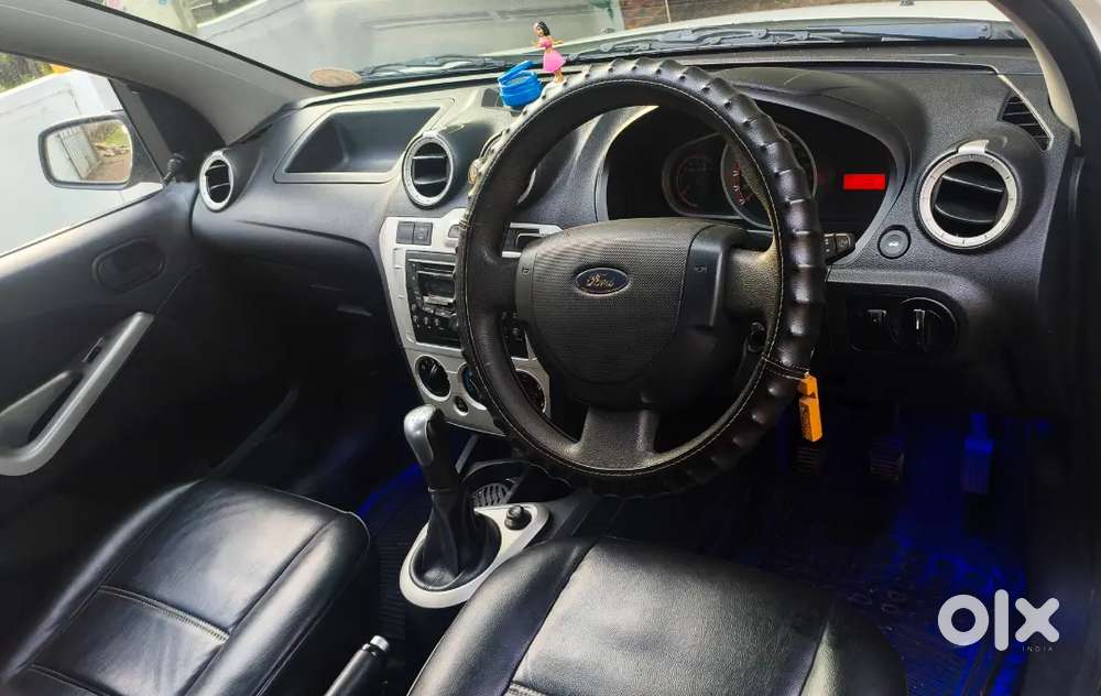 Ford Figo  1.2 Petrol Zxi 2013
