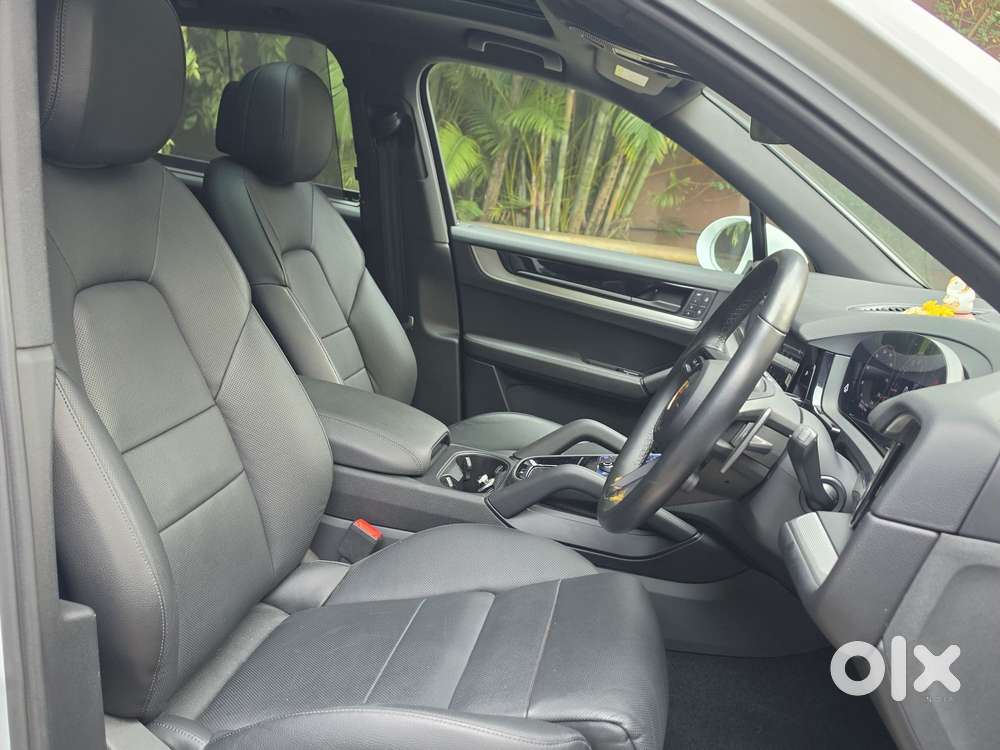 Porsche Cayenne V6 Tiptronic, 2023, Petrol