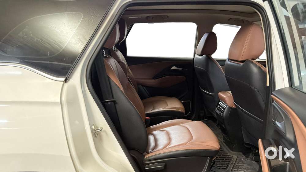 Mg Hector Plus Sharp Pro 1.5 Turbo Petrol Cvt 6 Str, 2023, Petrol