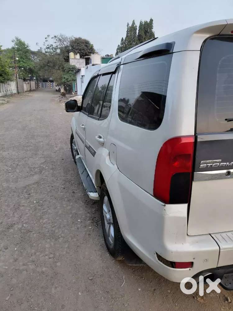 Tata Safari Strome 2013