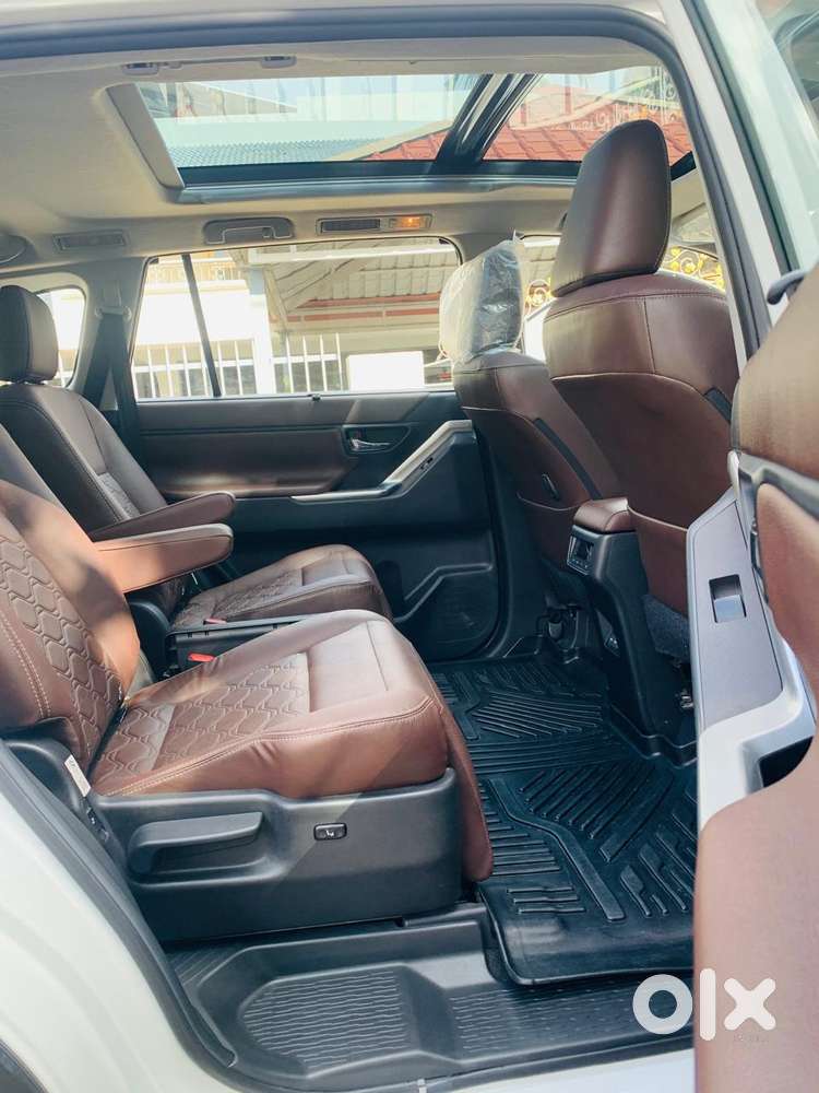 Toyota Innova Hycross 2.0 Zx (o) Hybrid 7 Str, 2025, Electric