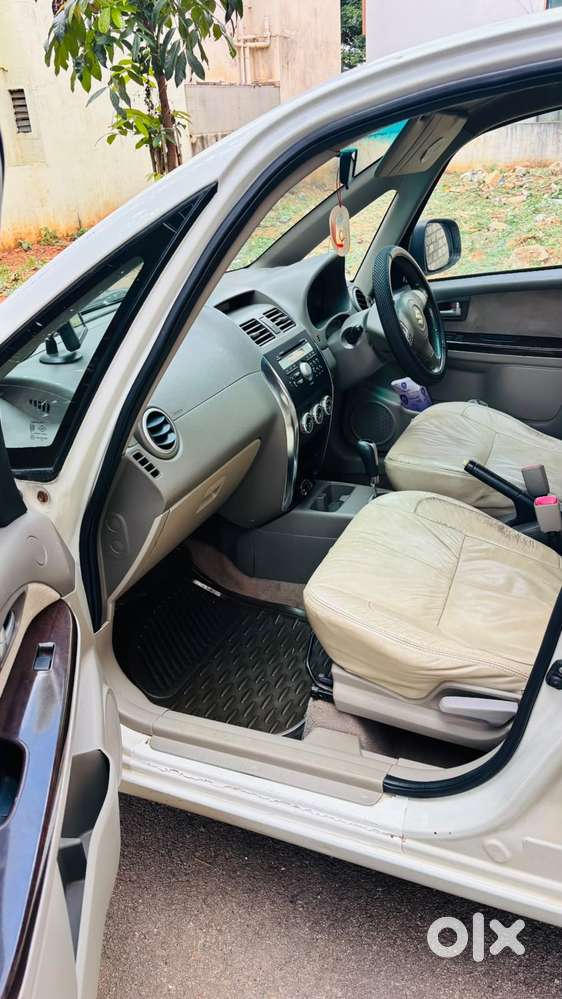 Maruti Suzuki Sx4 Zxi At, 2013, Petrol