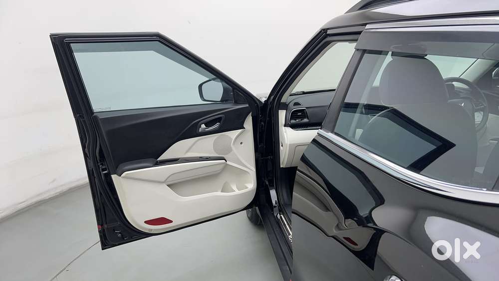 Mahindra Xuv 3xo Ax5 Ds Mt, 2025, Diesel