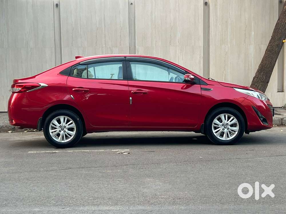 Toyota Yaris V Cvt, 2018, Petrol