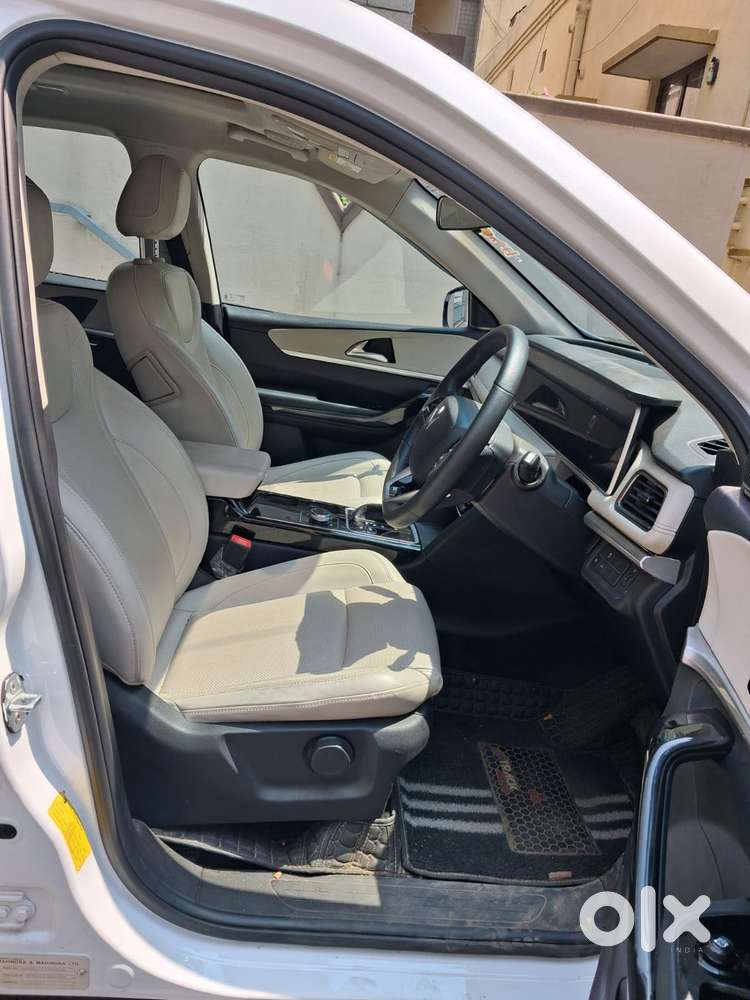 Mahindra Xuv700 2.2 Ax 7 Diesel At Luxury Pack Str, 2025, Diesel